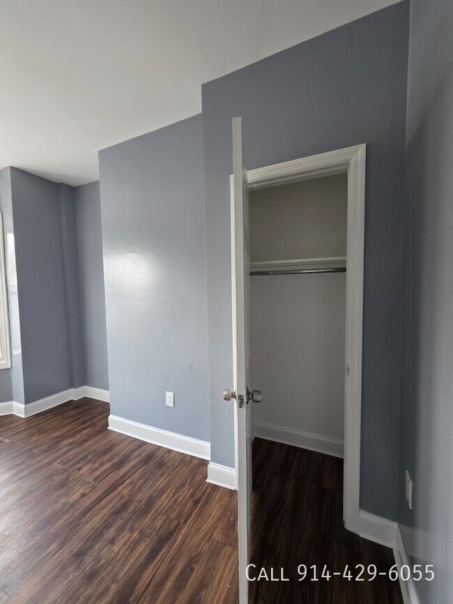 Building Photo - 76 Chestnut St