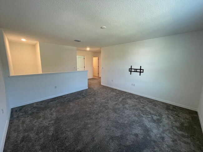 Building Photo - 4 Bedroom 2.5 Bathroom home located in Preserves at LPGA