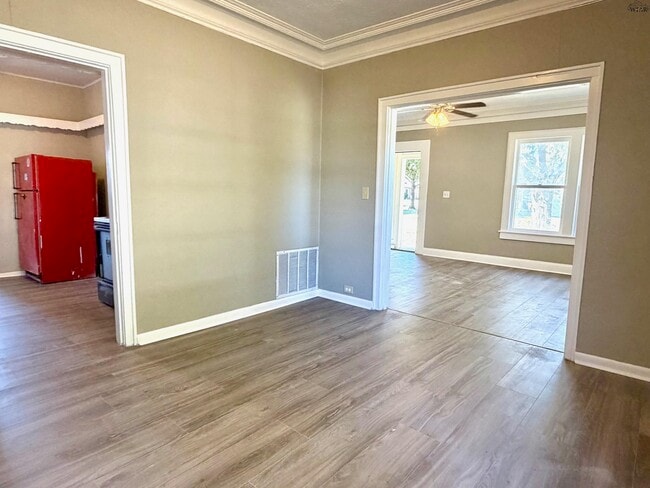 Building Photo - 2213 Bridwell St