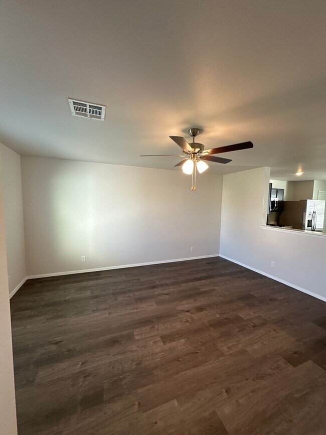 Building Photo - Pre-Leasing Now! Don't Miss This Charming 3-Bedroom, 2-Bath Home in Claremore