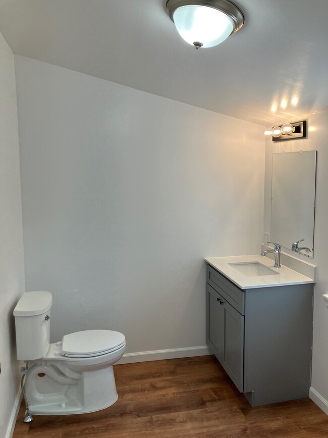 Building Photo - 564 Berkley St
