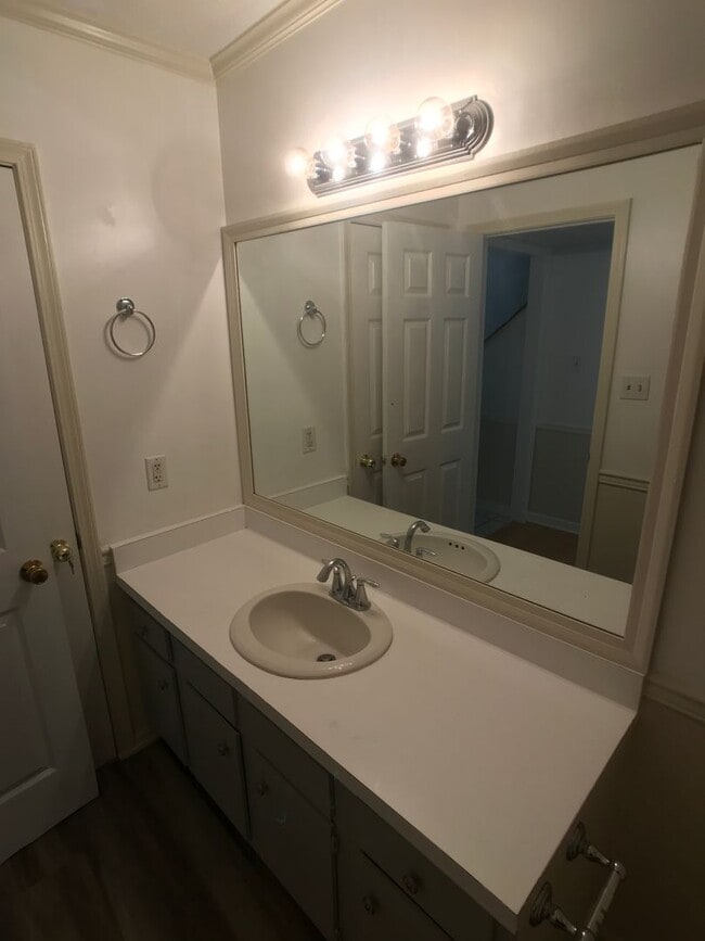 Building Photo - 1 Pointer Pl