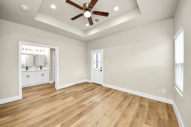 Building Photo - 5211 Amy St