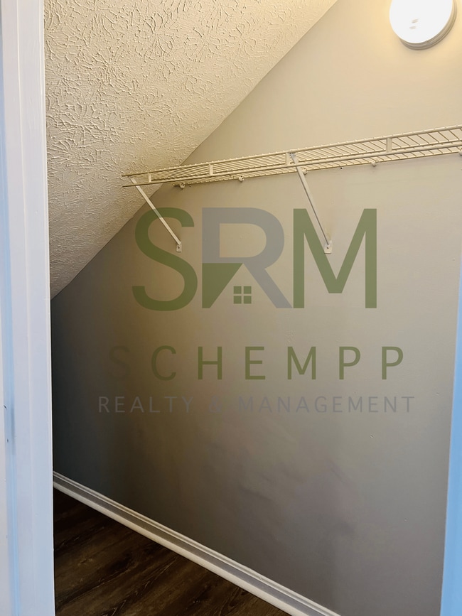 Building Photo - Updated 2 bedroom apartment in Portland-Section 8 accepted