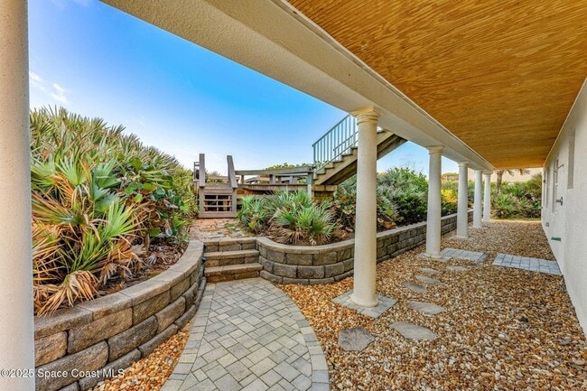 Building Photo - 5795 S Hwy A1A