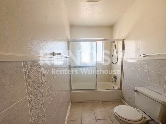 Building Photo - 327 Leona Dr