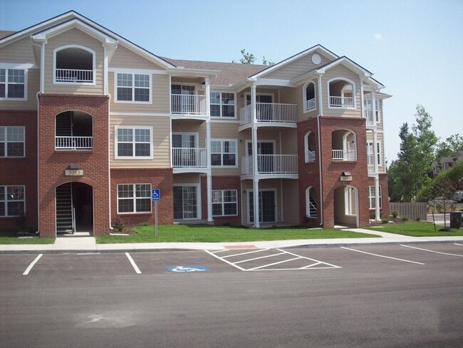 Building Photo - Crooked Creek