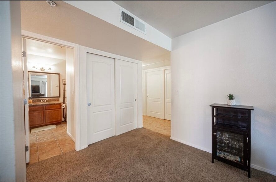 Building Photo - 2110 Sealion Dr