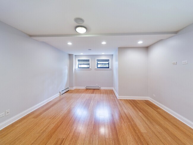 Building Photo - 632 W Barry Ave