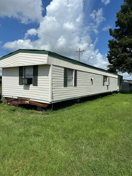 Building Photo - 1579 Duchamp Rd