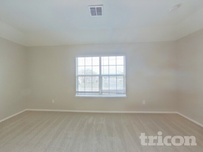 Building Photo - 801 Santa Rosa Dr