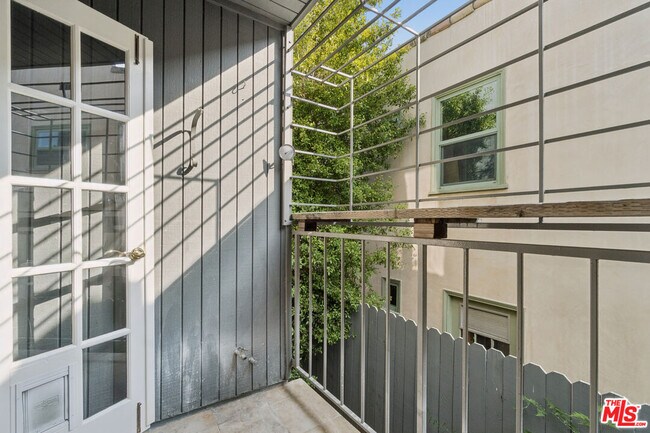 Building Photo - 880 Hilldale Ave