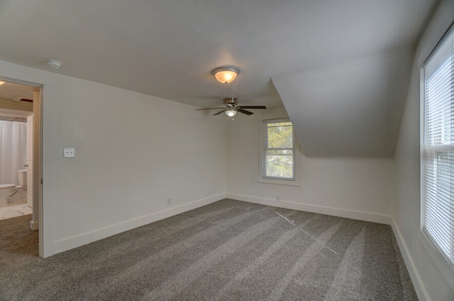 Building Photo - 4 Runyan Ct