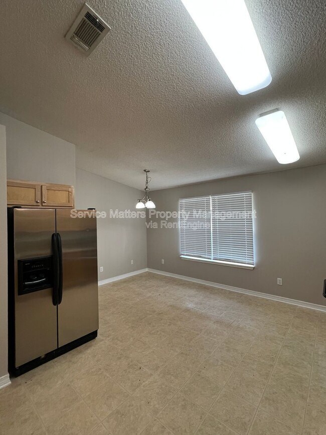 Building Photo - 10440 Millbrook Dr