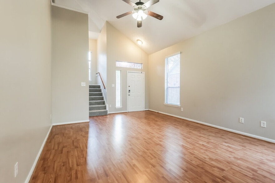 Building Photo - 12655 Pine Bush Dr