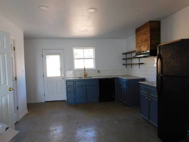 Building Photo - 629-701 Poplar Street