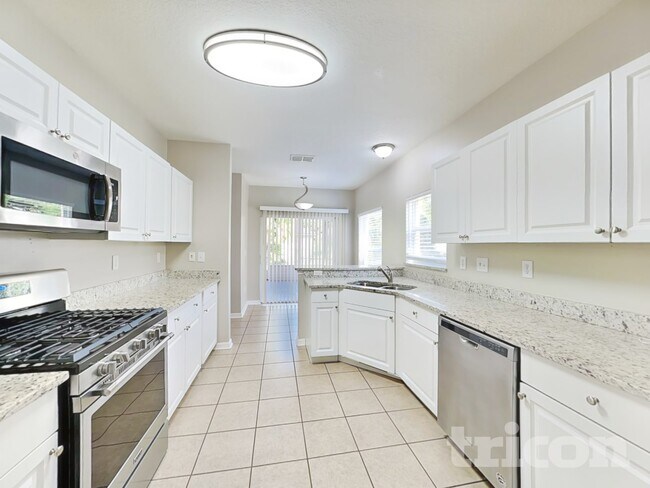 Building Photo - 6137 Skylarkcrest Dr