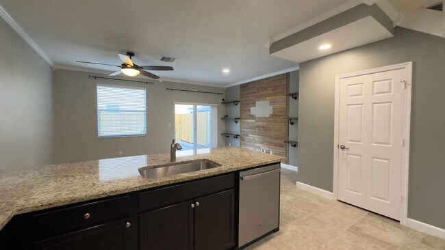 Building Photo - Charming 2-Bed Townhouse with on Ashley River Road!