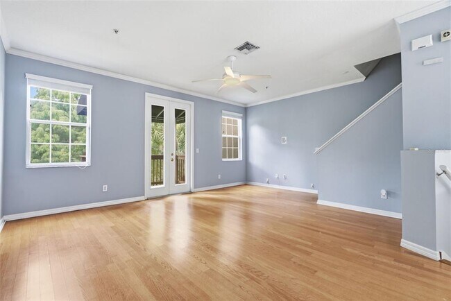 Building Photo - 3011 Pointeview Dr
