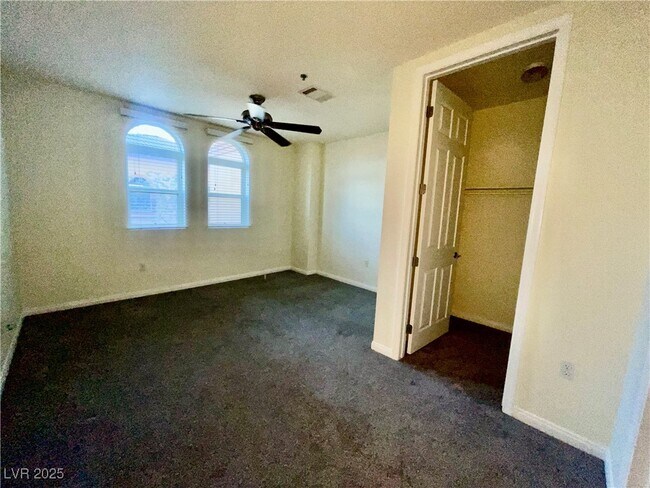 Building Photo - 2405 W Serene Ave