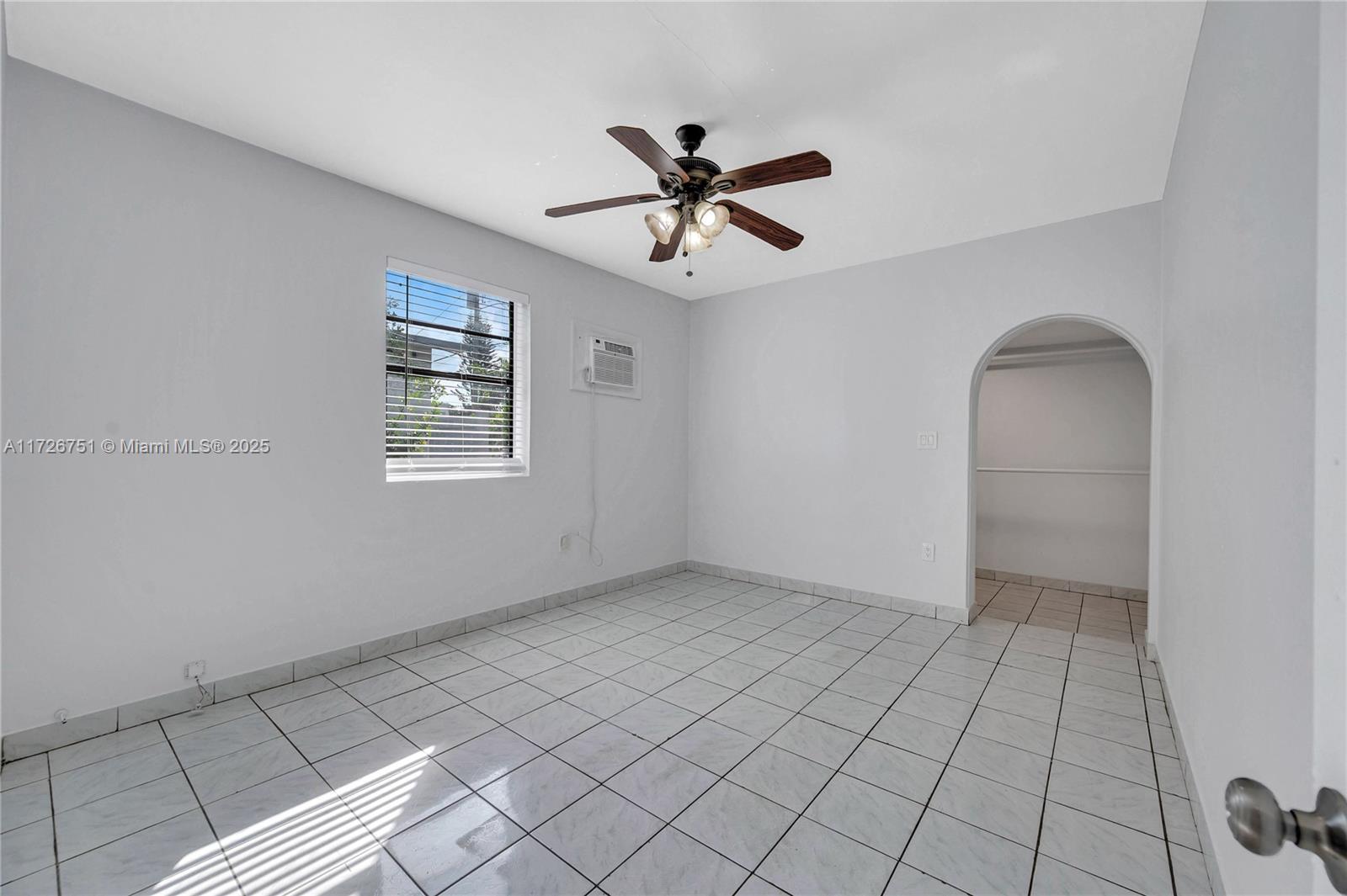 Building Photo - 319 NE 171st Ter