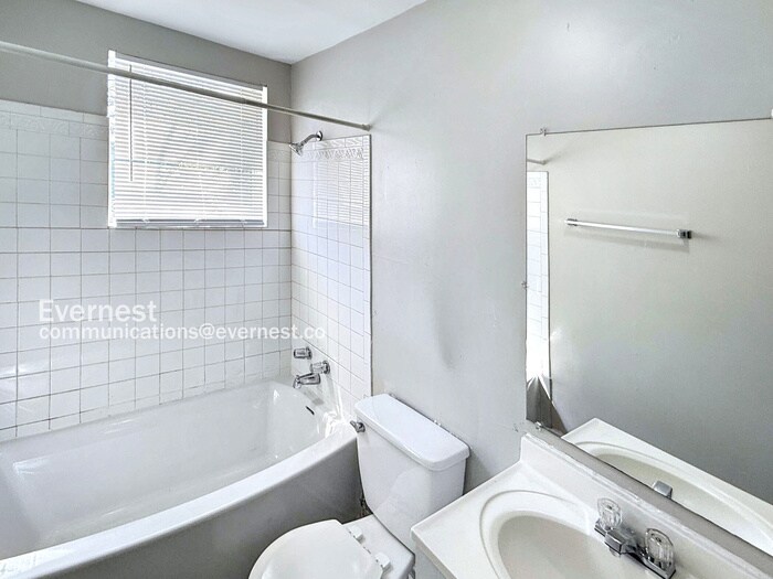 Building Photo - 1302 Frisco St