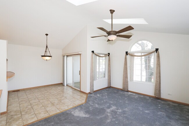 Building Photo - 2232 Dawson Ln