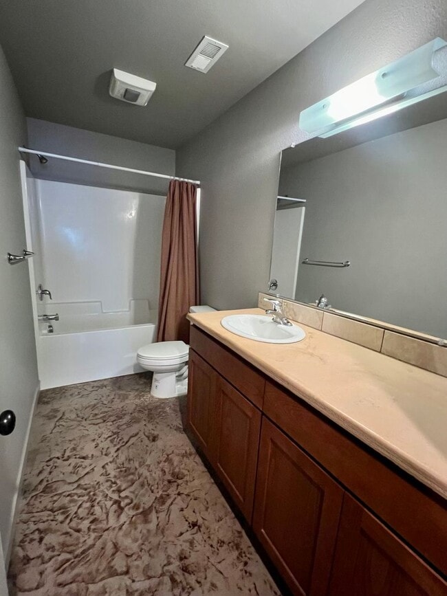 Building Photo - 511 F St NE