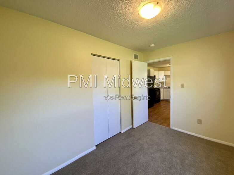 Building Photo - 226 Southlane Dr