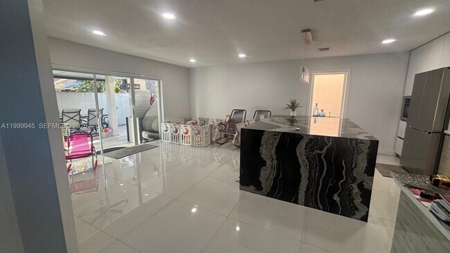 Building Photo - 11460 SW 73rd St