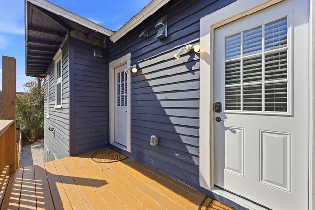 Building Photo - 300 E 3rd St