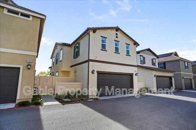 Building Photo - 27605 Sawtooth Ln