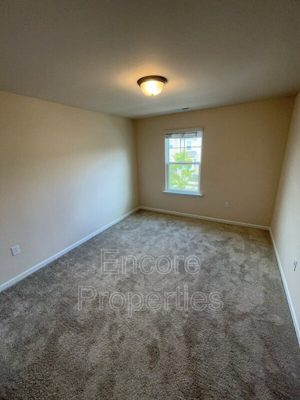 Building Photo - 305 Ribbon Rail St