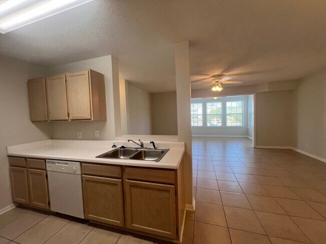 Building Photo - 2265 Huntingdon Dr