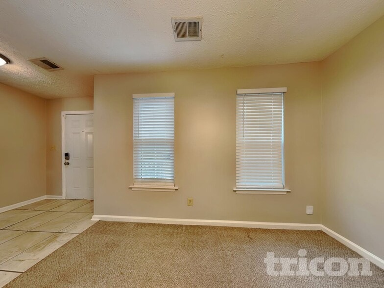 Building Photo - 1399 Ling Dr