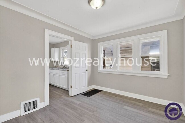 Building Photo - 1840 Marne Ave