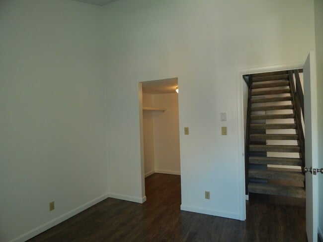 Building Photo - 355 W Deloney Ave