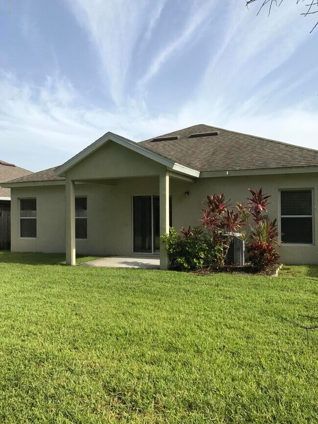 Building Photo - 3640 Aria Dr