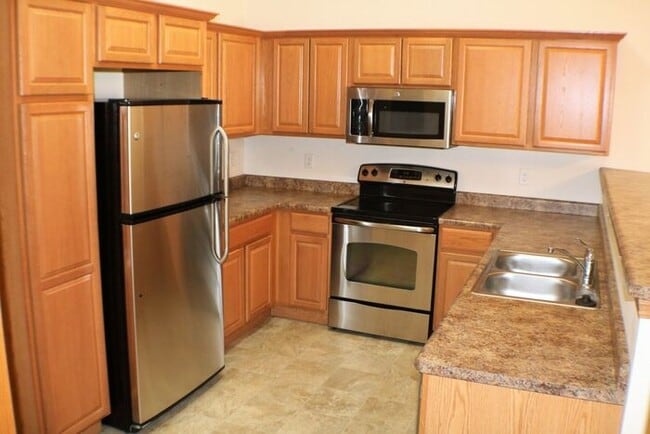 Building Photo - $1,325 | 2 Bedroom, 2 Bathroom Condo | Pet Friendly* | Sublease* | Available for July 1st, 2026 M...