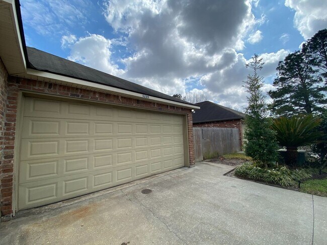 Building Photo - Charming 2BR/2BA Home in Shenandoah Ridge with Garage & Cozy Fireplace