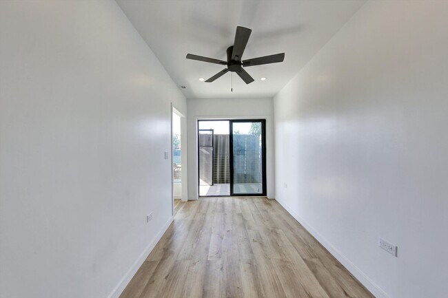 Building Photo - AMAZING NEW CONSTRUCTION UNIT NEAR DOWNTOWN