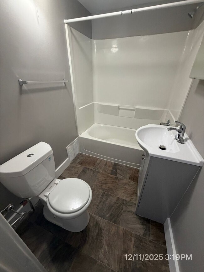 Building Photo - 2311 California Ave