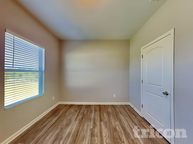 Building Photo - 531 Comfort Wy