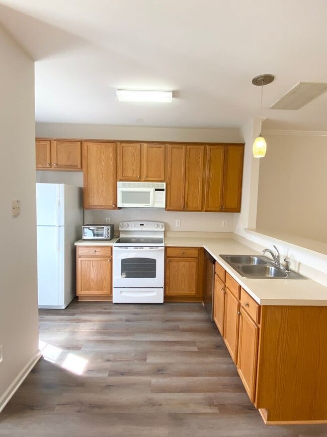 Building Photo - 330 Commons Dr