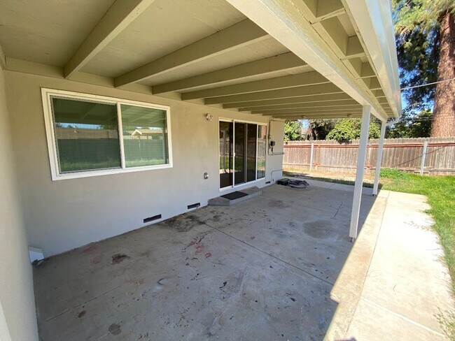 Building Photo - Renovated 3 Bed 1 Bath Home in Lincoln Village Open House Thursday June 25th 12:00-1:00 PM