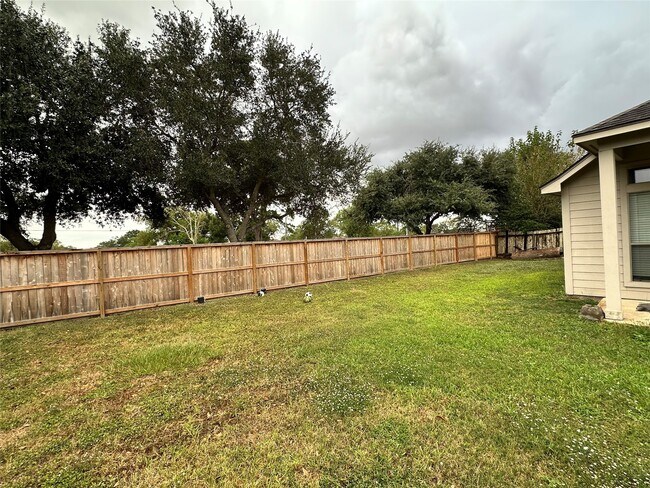 Building Photo - 5643 Walnut Glen Ln