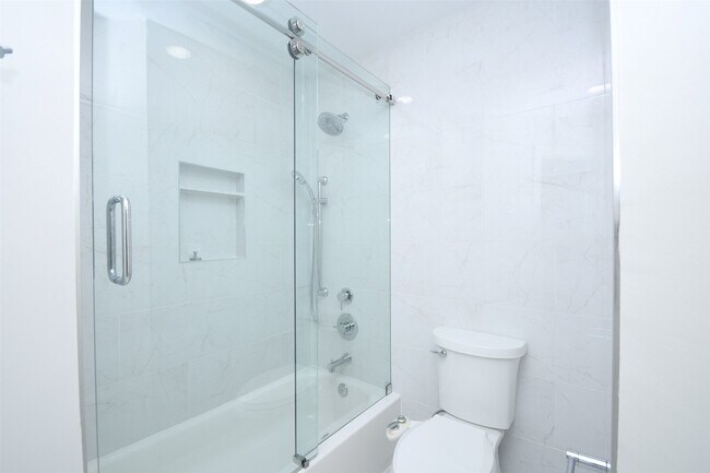 Building Photo - 422 Mignon Ln