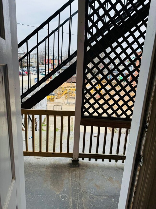 Building Photo - 2nd Floor 1 Bedroom West End of York City