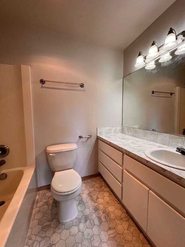 Building Photo - MOVE IN SPECIAL!! Beautifully Remodeled Ho...