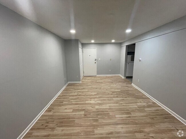 Building Photo - 142 Kenrick St
